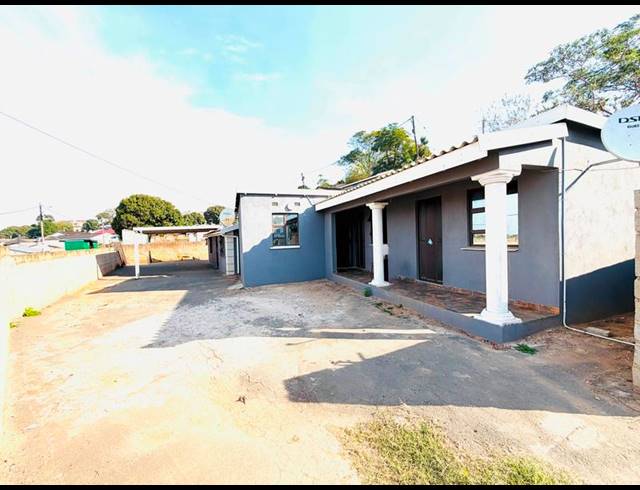 2 BEDROOM HOUSE FOR SALE IN UMLAZI L